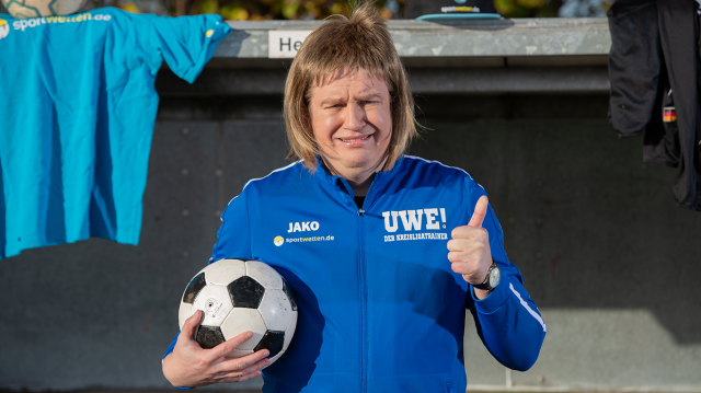 THORSTEN BÄR